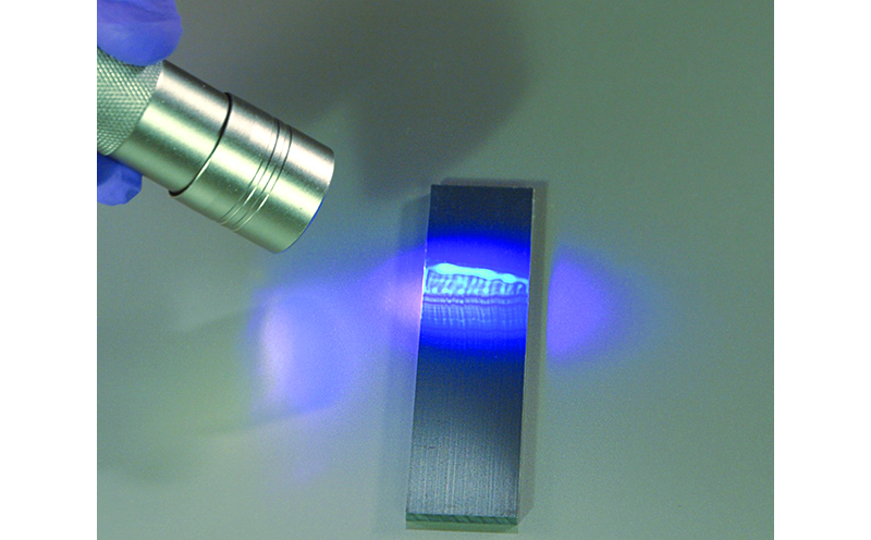 Slimme UV primer voor 3M VHB-tape